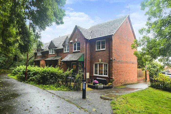 3 Bedroom End Of Terrace House For Sale In Hudson Way, Swindon, SN25