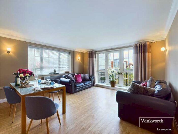 3 Bedroom Flat To Rent In Riverside House, Fobney Street, Reading, Berkshire, RG1