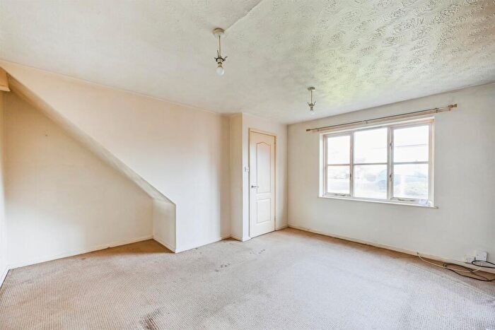 3 Bedroom End Of Terrace House For Sale In Maytree Close, Oakwood, Derby, DE21