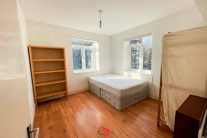 2 Bedroom Flat To Rent In Kember Street, London, N1