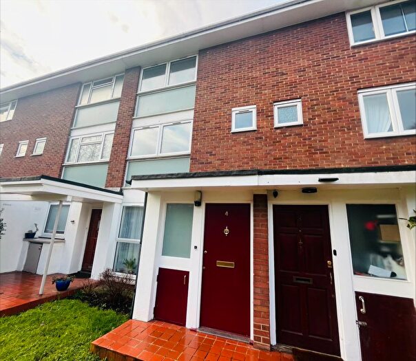 2 Bedroom Maisonette To Rent In Tankerville Road, London, SW16