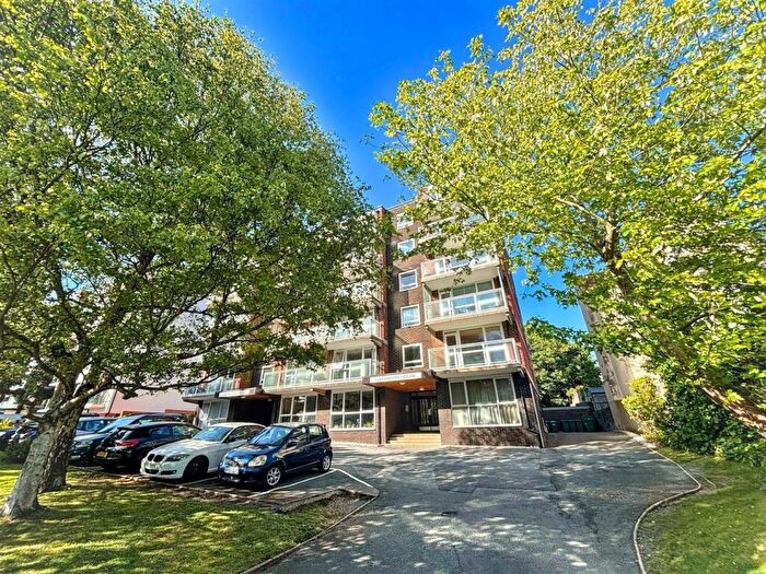 2 Bedroom Flat For Sale In Upperton Road, Eastbourne, BN21