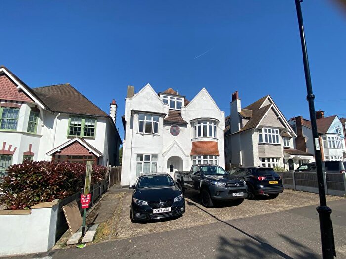 3 Bedroom Flat To Rent In Crowstone Road Westcliff On Sea, SS0