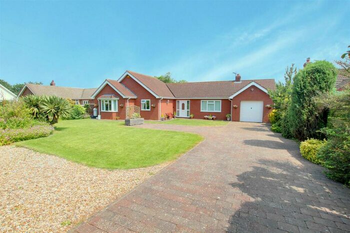 3 Bedroom Detached Bungalow For Sale In Saltfleet Road, Theddlethorpe, LN12