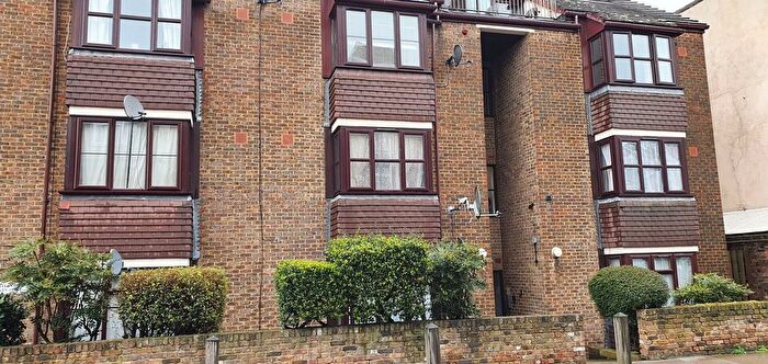 1 Bedroom Flat To Rent In Elizabeth Court, Frances Street, Woolwich, London, SE18