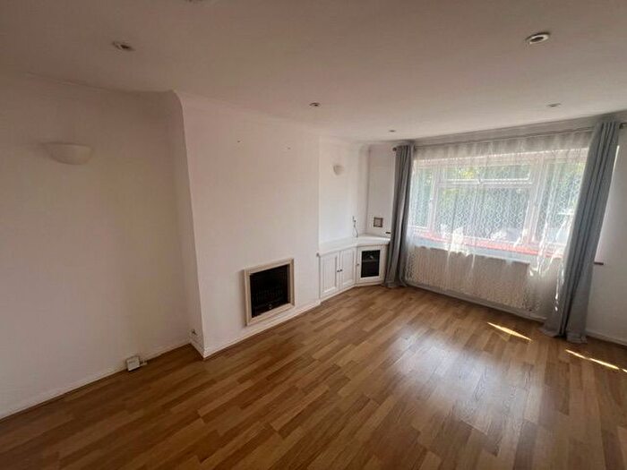 2 Bedroom Maisonette To Rent In Cedar Avenue, Ruislip, HA4