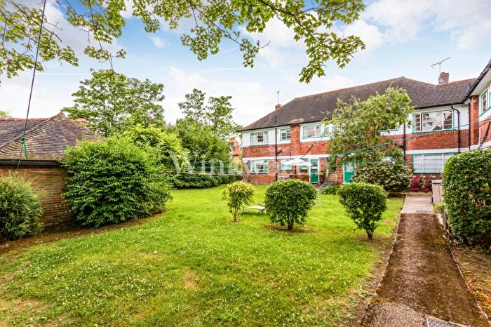 2 Bedroom Apartment To Rent In Ossulton Way, London, N2