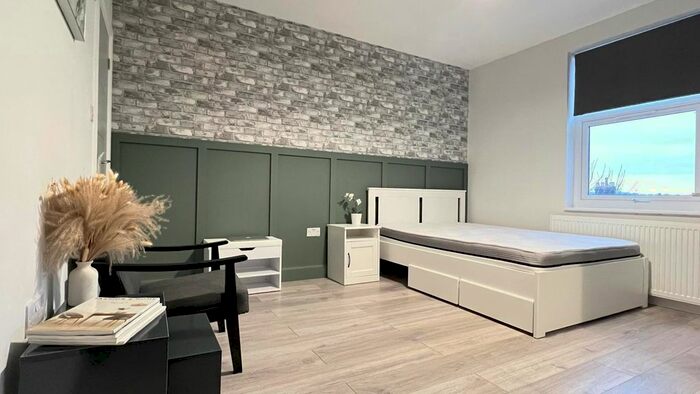 1 Bedroom Studio To Rent In Stockwood Crescent, Luton, Bedfordshire, LU1