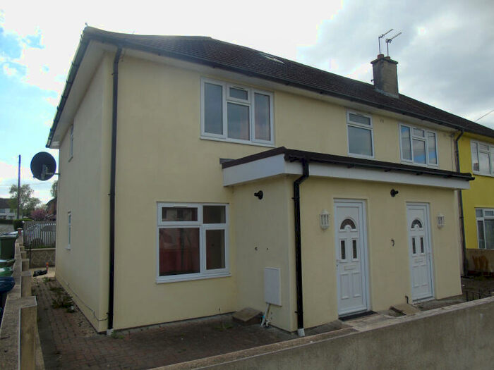 5 Bedroom Semi-Detached House To Rent In John Buchan Road **Available In August **, OX3