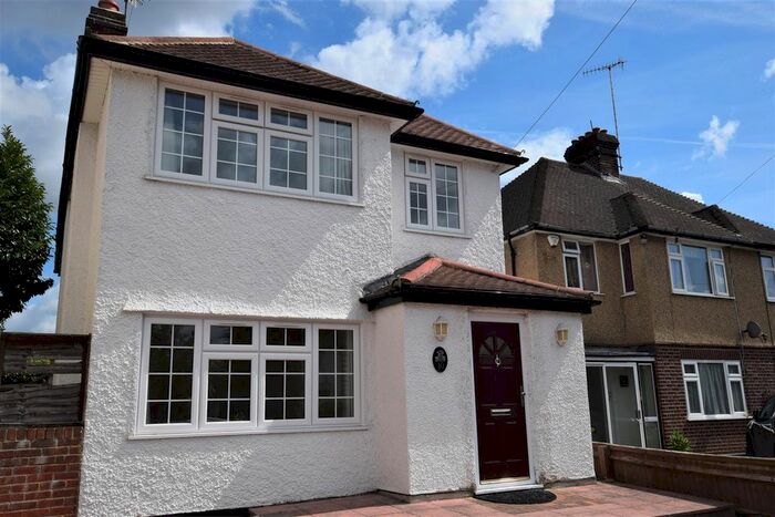 5 Bedroom Detached House To Rent In Fairview Drive, Watford, WD17