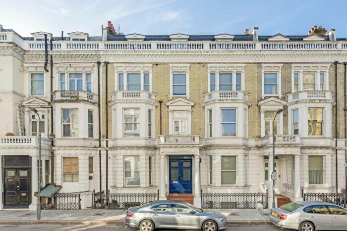 1 Bedroom Flat To Rent In Castletown Road, London, W14