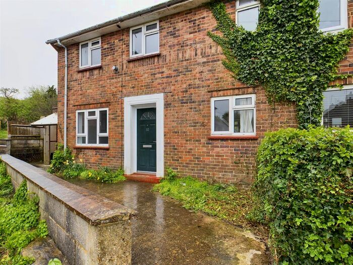 2 Bedroom End Of Terrace House To Rent In Walmer Crescent, Brighton, BN2