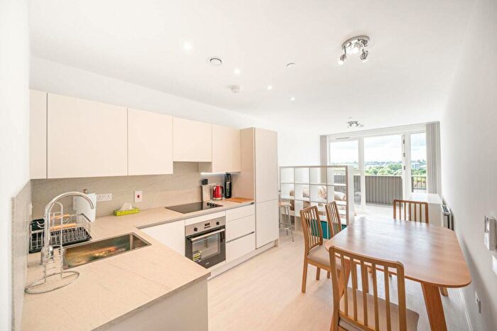 1 Bedroom Flat To Rent In Hendon Waterside, Hendon, London, NW9