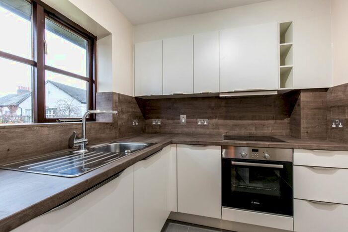 2 Bedroom Flat To Rent In Rudsworth Close, Colnbrook, Slough SL3