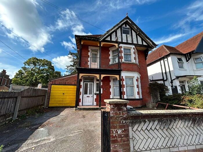 4 Bedroom Maisonette For Sale In First Floor Flat, Bryanstone Road, Bournemouth, Dorset, BH3