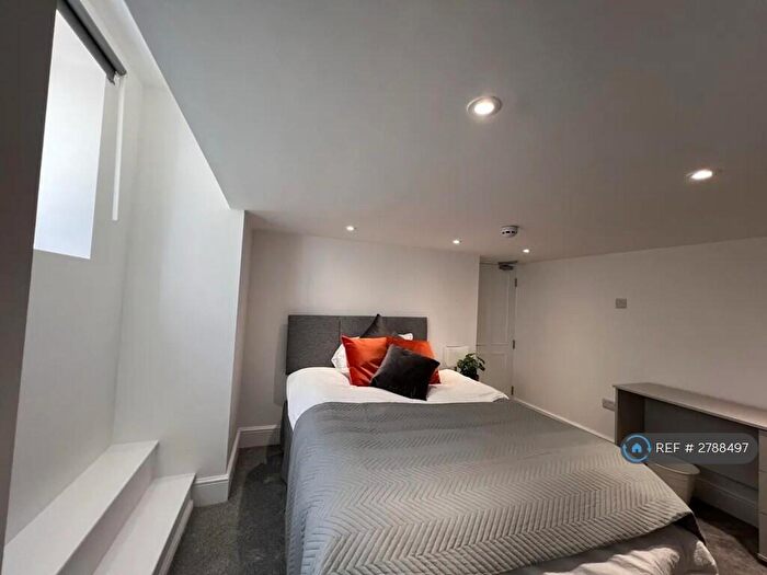 6 Bedroom Semi-Detached House To Rent In Hall, Doncaster, DN4