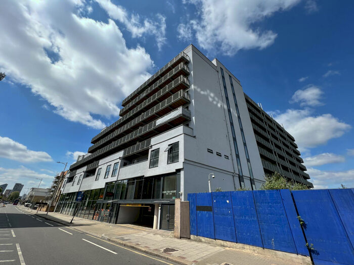 2 Bedroom Apartment To Rent In Bed Bath Flat With Parking, IG1