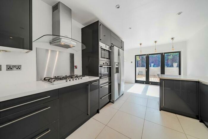 4 Bedroom House To Rent In Tresco Road Peckham, SE15