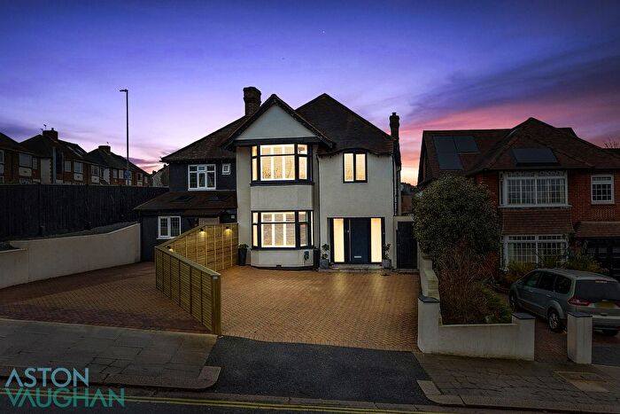 4 Bedroom Semi-Detached House For Sale In Woodland Drive, Hove, BN3