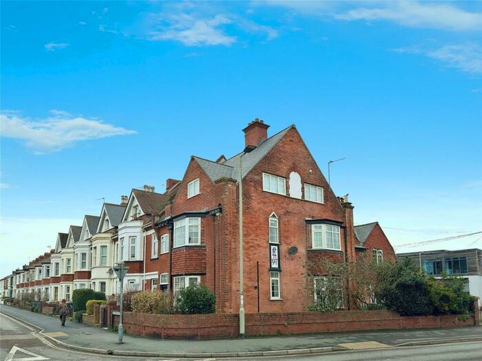 2 Bedroom Flat To Rent In Victoria Road, Exmouth, Devon, EX8