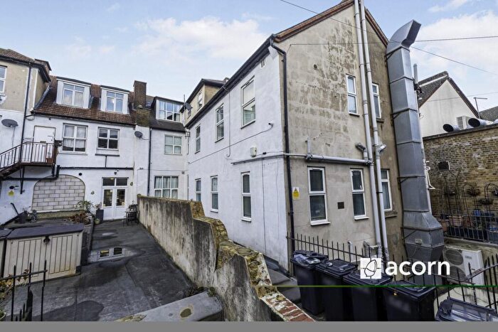 2 Bedroom Flat To Rent In Manor Road Chatham, ME4