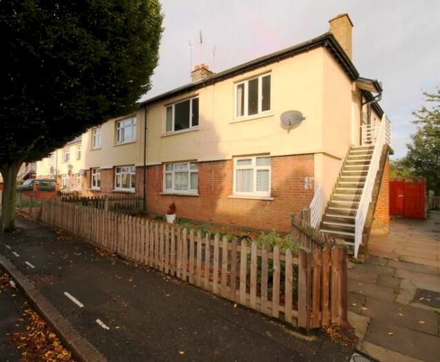 2 Bedroom Maisonette To Rent In Cedar Grove, Ealing, W5