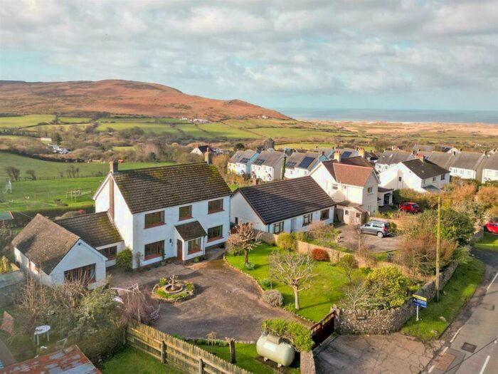 4 Bedroom Detached House For Sale In Llangennith, Swansea, SA3