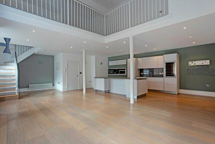 5 Bedroom Flat To Rent In Church Street, London, W4