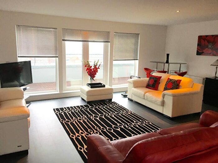 3 Bedroom Flat To Rent In Portland Street, City Centre, Aberdeen, AB11