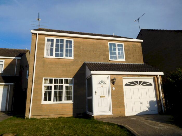 4 Bedroom Property To Rent In Langdale Drive, Freshbrook, Swindon, SN5
