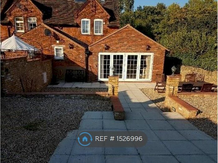 5 Bedroom Semi-Detached House To Rent In Glebeland, Hatfield, AL10