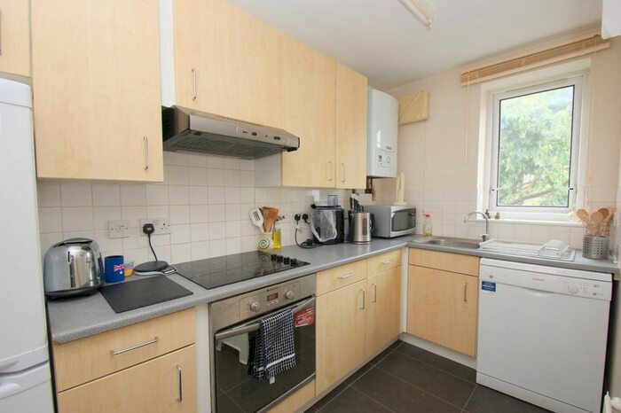 1 Bedroom Flat To Rent In Horn Lane, Ealing, London, W3