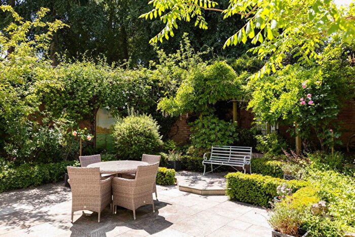 2 Bedroom Retirement Property For Sale In Templeton Road, Kintbury, RG17