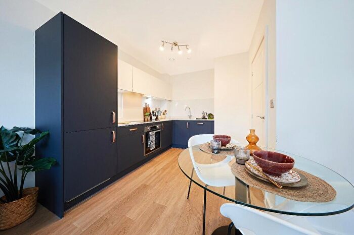 2 Bedroom Apartment To Rent In East Street, Farnham, Surrey, GU9