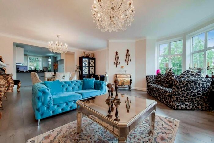 3 Bedroom Flat To Rent In Hendon Way, London, NW2