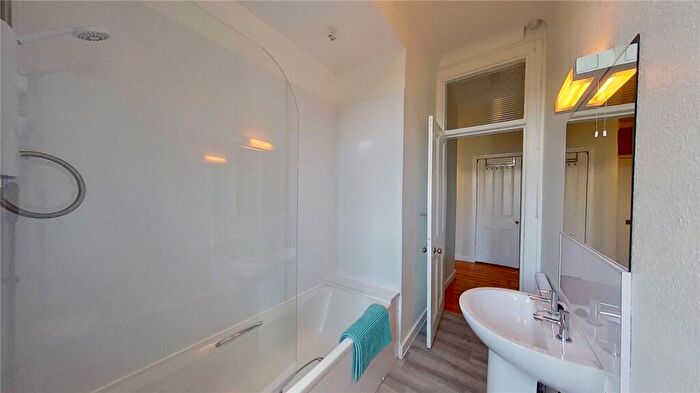 1 Bedroom Flat To Rent In Broughton Road, Broughton, Edinburgh, EH7