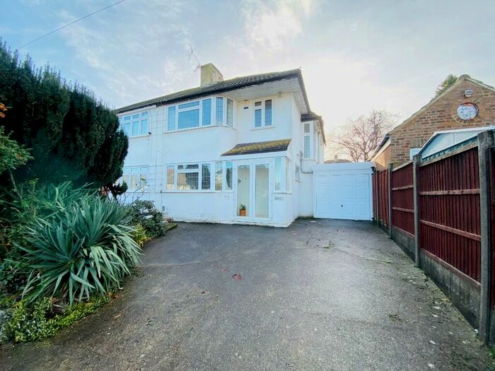 3 Bedroom Semi-Detached House To Rent In Farmleigh, Southgate, N14