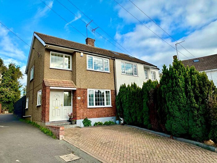 3 Bedroom Semi-detached House For Sale In Passingham Avenue, Billericay, CM11