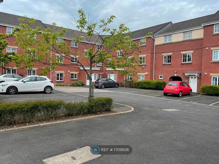 2 Bedroom Flat To Rent In Dingle Close, Radcliffe, Manchester, M26