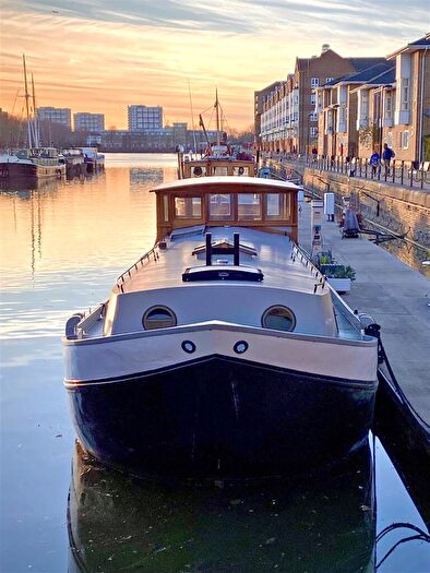 2 Bedroom House Boat For Sale In Ro-An, South Dock Marina, SE16