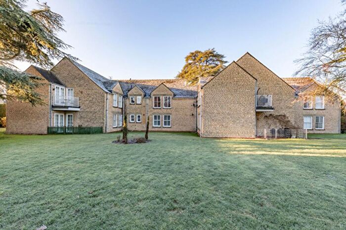 2 Bedroom Flat For Sale In Mill Road, Stratton Audley, OX27