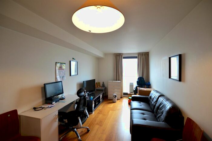 1 Bedroom Flat To Rent In High Street, Slough, SL1