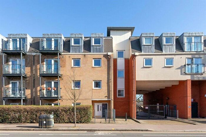 2 Bedroom Flat To Rent In High Road, Leytonstone, London, E11