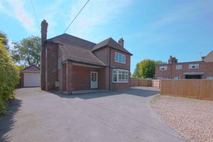 4 Bedroom House To Rent In Cryers Hill Road, Cryers Hill, High Wycombe, HP15