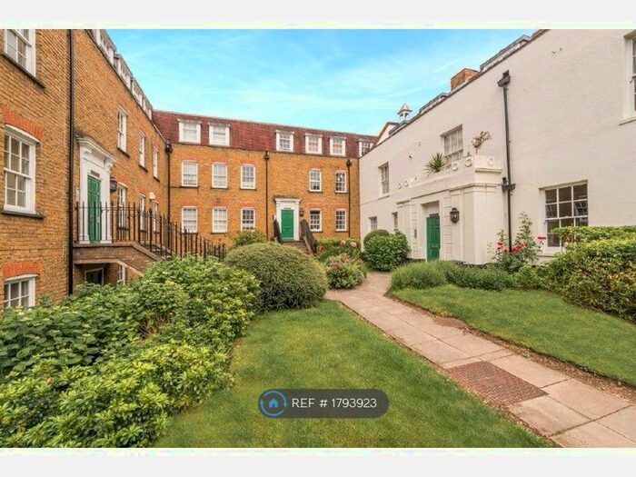 2 Bedroom Flat To Rent In Stapleton Hall Road, London, N4