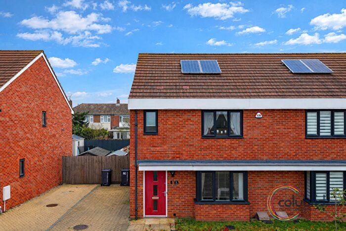 3 Bedroom Semi-Detached House For Sale In Sandpiper Close, East Tilbury, RM18