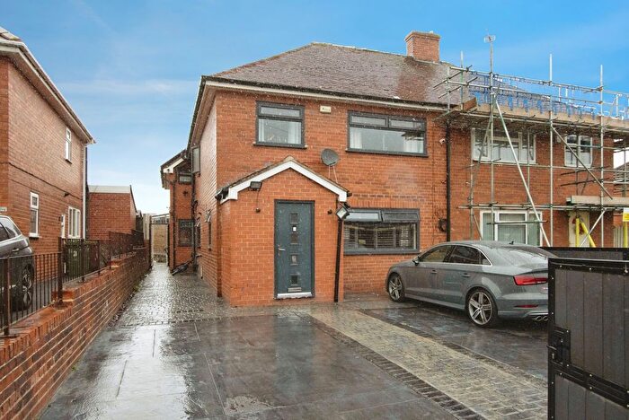 5 Bedroom Semi Detached House For Sale In Lodge Hill Road, Ossett, West Yorkshire, WF5
