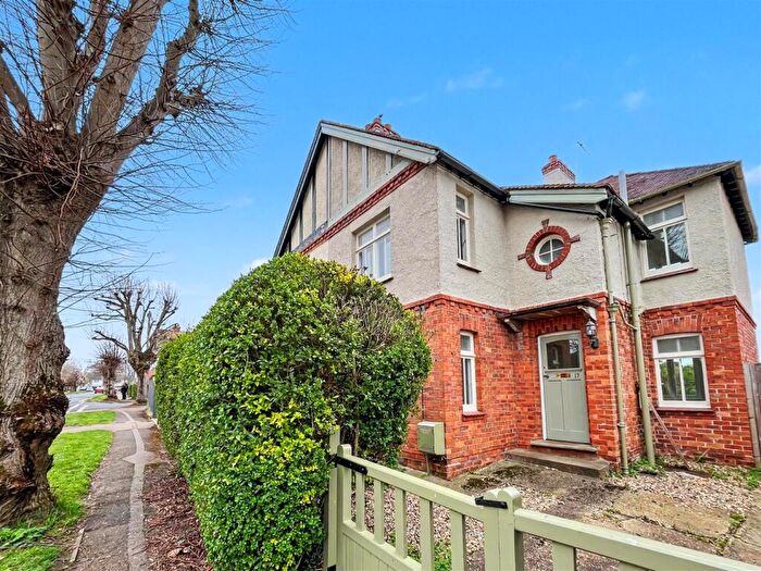 3 Bedroom Semi Detached House To Rent In Egmont Avenue, Stony Stratford, Milton Keynes, MK11
