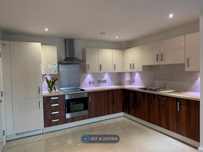 2 Bedroom Flat To Rent In Leyton Green Road, London, E10