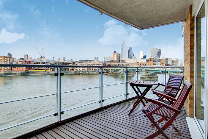 2 Bedroom Flat To Rent In New Globe Walk, London, SE1